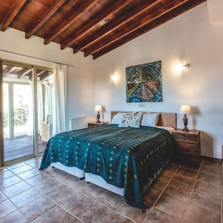 Adamos Hotel Apartments Тохни Екстериор снимка