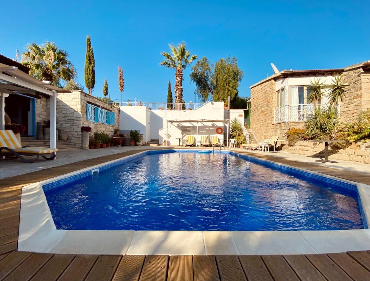 Adamos Hotel Apartments Тохни Екстериор снимка