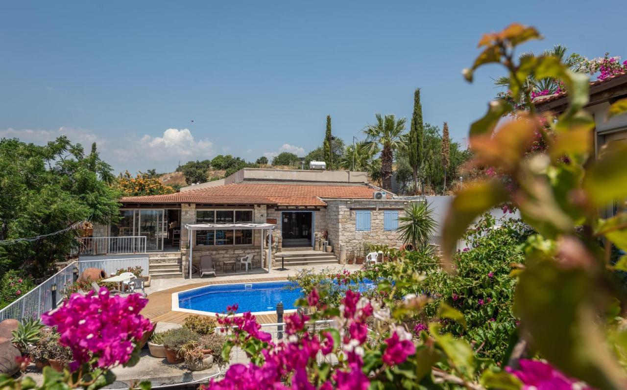 Adamos Hotel Apartments Тохни Екстериор снимка
