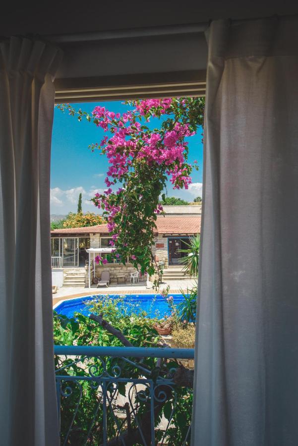 Adamos Hotel Apartments Тохни Екстериор снимка