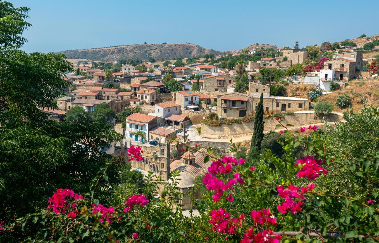 Adamos Hotel Apartments Тохни Екстериор снимка