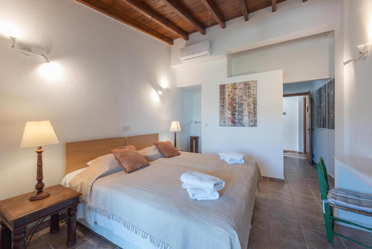 Adamos Hotel Apartments Тохни Екстериор снимка