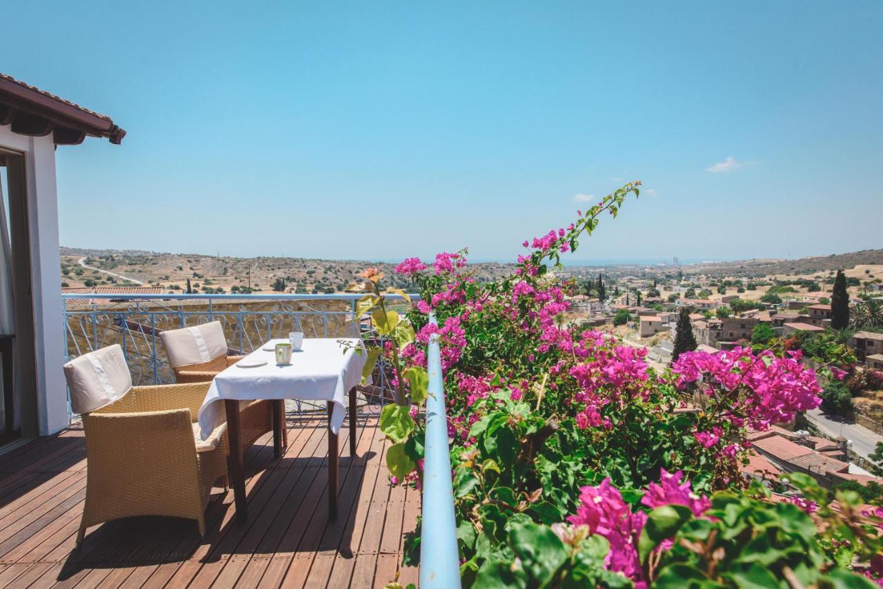 Adamos Hotel Apartments Тохни Екстериор снимка