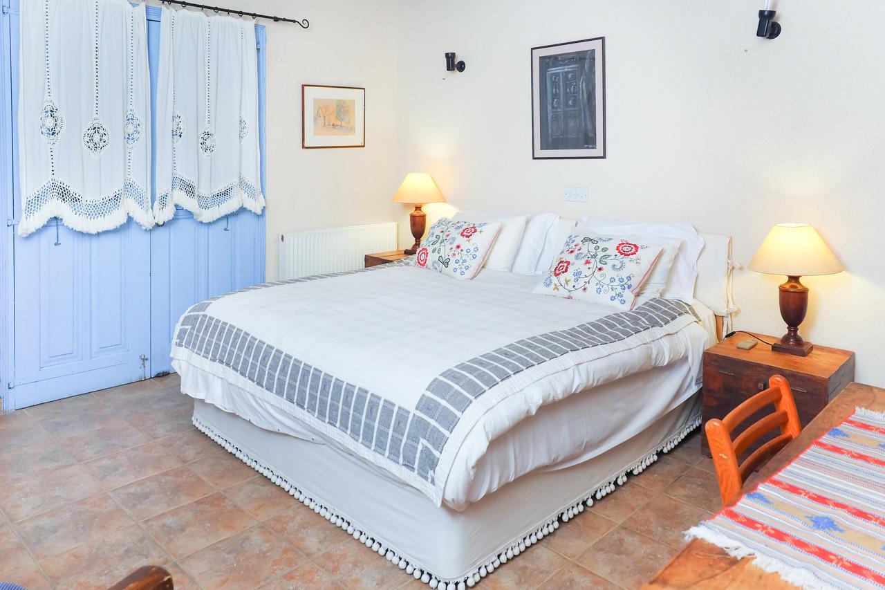 Adamos Hotel Apartments Тохни Екстериор снимка