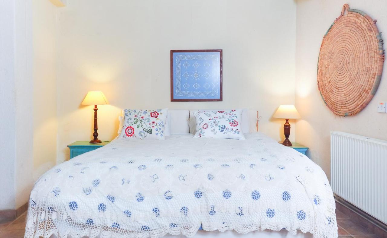 Adamos Hotel Apartments Тохни Екстериор снимка