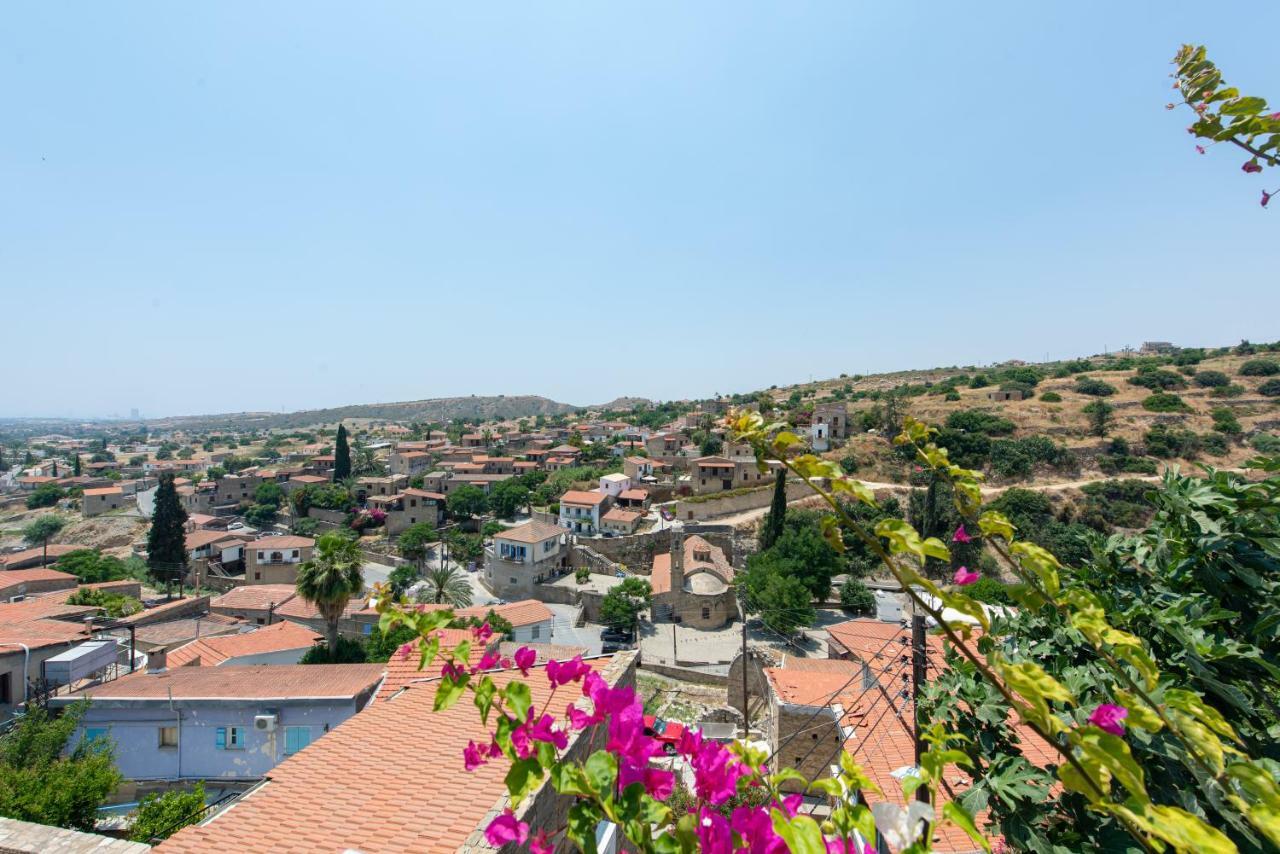 Adamos Hotel Apartments Тохни Екстериор снимка