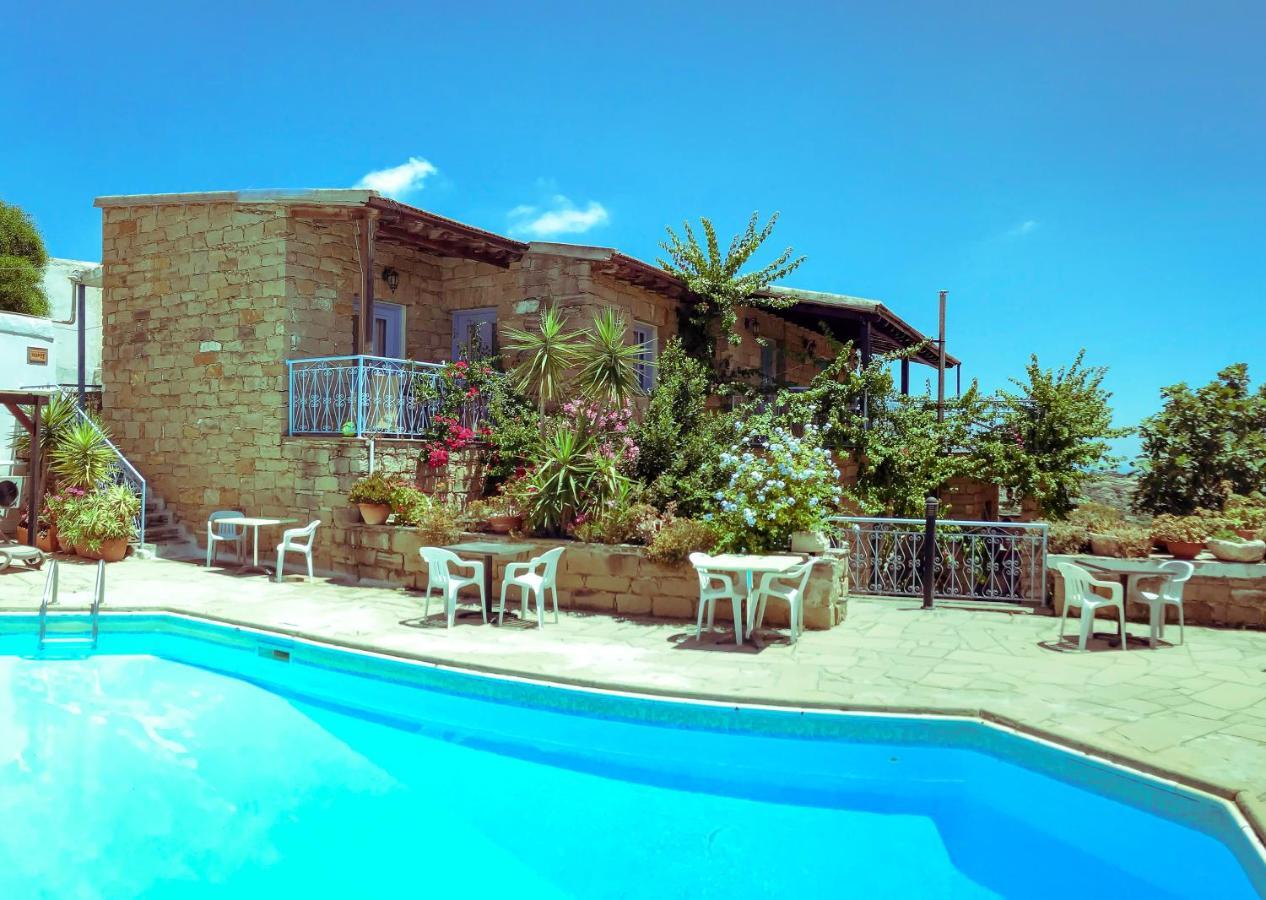 Adamos Hotel Apartments Тохни Екстериор снимка